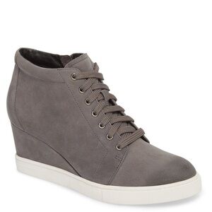 Caslon Axel Wedge Sneaker - Size 5